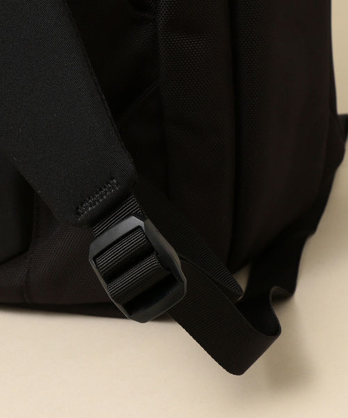 THE NORTH FACE(ザノースフェイス)の「THE NORTH FACE: SHUTTLE DAY PACK (バックパック)(バックパック/リュック・メンズ・ブラック・ONE SIZE)」の8枚目の写真