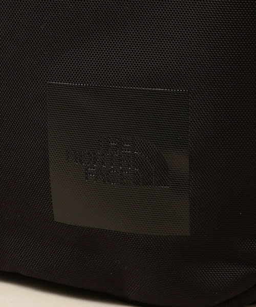 THE NORTH FACE(ザノースフェイス)の「THE NORTH FACE: SHUTTLE DAY PACK (バックパック)(バックパック/リュック・メンズ・ブラック・ONE SIZE)」の7枚目の写真