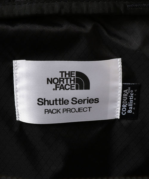 THE NORTH FACE(ザノースフェイス)の「THE NORTH FACE: SHUTTLE DAY PACK (バックパック)(バックパック/リュック・メンズ・ブラック・ONE SIZE)」の5枚目の写真