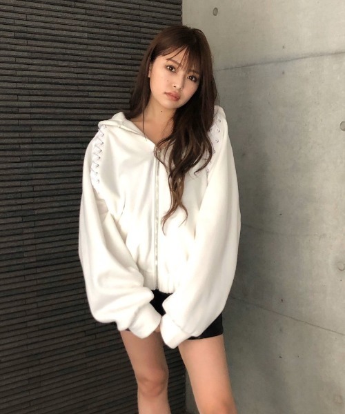 ENVYM（アンビー）の「スピンドルラグランＰＫ（パーカー・レディース・ブラック/ホワイト/グレー・FREE）」の12枚目の写真