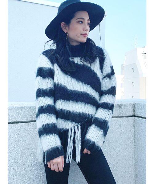 GYDA(ジェイダ)の「original pattern fringeニット TOPS(ニット/セーター・レディース・ブラック/ブラウン/カーキ・FREE)」の2枚目の写真
