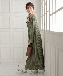ロングスリーブプリーツサテンワンピース