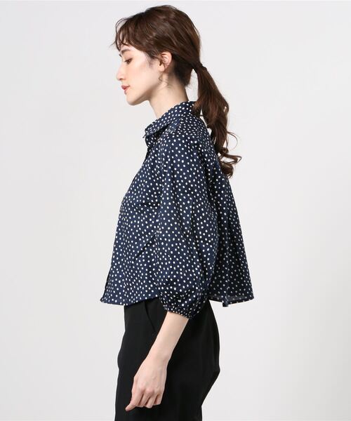 NARACAMICIE(ナラカミーチェ)の「綿系ミニドットコンパクト丈シャツブラウス(シャツ/ブラウス・レディース・ネイビー/ベージュ・MEDIUM)」の5枚目の写真