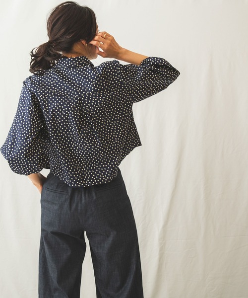 NARACAMICIE(ナラカミーチェ)の「綿系ミニドットコンパクト丈シャツブラウス(シャツ/ブラウス・レディース・ネイビー/ベージュ・MEDIUM)」の8枚目の写真