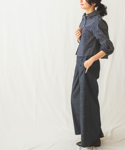 NARACAMICIE(ナラカミーチェ)の「綿系ミニドットコンパクト丈シャツブラウス(シャツ/ブラウス・レディース・ネイビー/ベージュ・MEDIUM)」の6枚目の写真