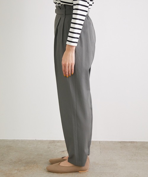 ROPE' PICNIC(ロペピクニック)の「【WEB限定カラーあり】【セットアップ対応】アセテート混ドライタッチテーパードパンツ(その他パンツ・レディース・ベージュ/サックスブルー/ライトグリーン/グレー系その他/グリーン系その他3・40/38/36)」の6枚目の写真