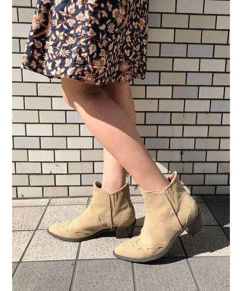 Ungrid（アングリッド）の「フェイクスウェードウエスタンブーツ（ブーツ・レディース・ブラック/ベージュ・S/M/L）」の5枚目の写真