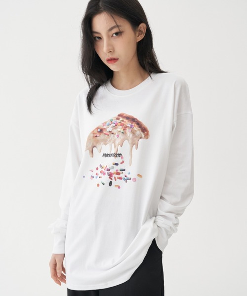 FEKETE(フェケテ)の「FEKETE MADE PIZZADRUGS LONG SLEEVE TEE (Graphic by Grace of God)(Tシャツ/カットソー・メンズ・ホワイト/ブラック・FREE)」の5枚目の写真