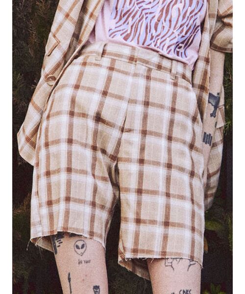 jouetie(ジュエティ)の「カットオフハーフパンツ(その他パンツ・レディース・アイボリー/ブラック/ピンク/ブルー/その他1・MEDIUM)」の1枚目の写真