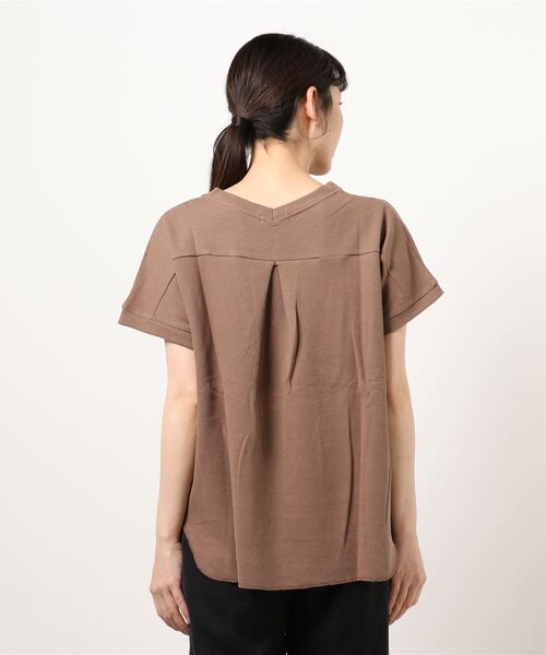 DAIS-Y（デイジー）の「ワッフル地VネックTシャツ（Tシャツ/カットソー・レディース・ホワイト/ブラック/モカ/チャコール・FREE）」の6枚目の写真