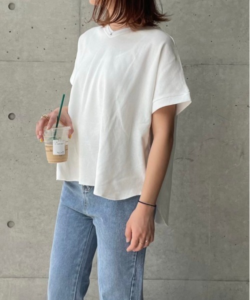 DAIS-Y（デイジー）の「ワッフル地VネックTシャツ（Tシャツ/カットソー・レディース・ホワイト/ブラック/モカ/チャコール・FREE）」の2枚目の写真