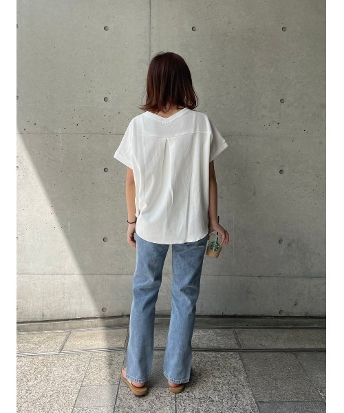 DAIS-Y（デイジー）の「ワッフル地VネックTシャツ（Tシャツ/カットソー・レディース・ホワイト/ブラック/モカ/チャコール・FREE）」の14枚目の写真