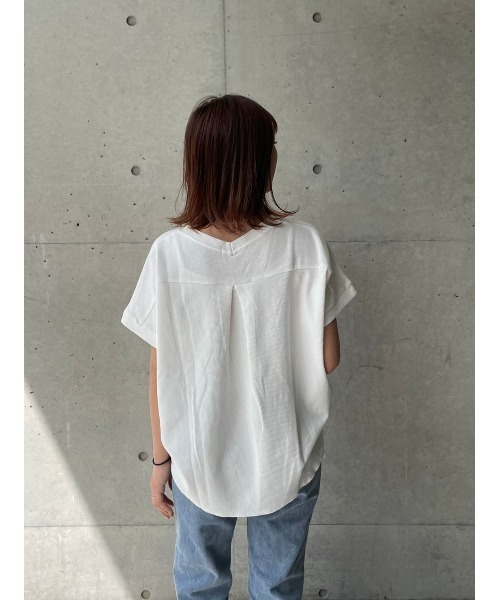 DAIS-Y（デイジー）の「ワッフル地VネックTシャツ（Tシャツ/カットソー・レディース・ホワイト/ブラック/モカ/チャコール・FREE）」の15枚目の写真