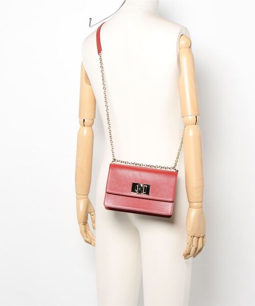 FURLA（フルラ）の「FURLA 1927 MINI CROSSBODY 20（ショルダーバッグ・レディース・レッド・ONE SIZE）」の4枚目の写真