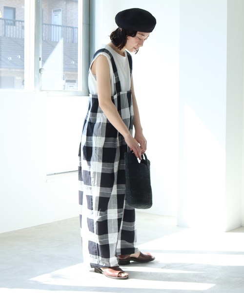 yuni（ユニ　）の「コットン/リネン 大柄チェック サロペット（サロペット/オーバーオール・レディース・ブラック/グリーン・FREE）」の5枚目の写真