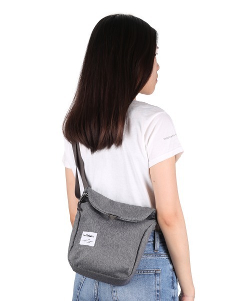 hellolulu(ハロルル)の「hellolulu DESI All Day Sling Bag - 731044(ショルダーバッグ・レディース・ダークブルー/オリーブ/ブラック/グレー系その他/ブルー系その他2・ONE)」の3枚目の写真