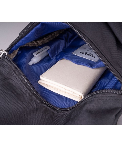 hellolulu(ハロルル)の「hellolulu DESI All Day Sling Bag - 731044(ショルダーバッグ・レディース・ダークブルー/オリーブ/ブラック/グレー系その他/ブルー系その他2・ONE)」の15枚目の写真