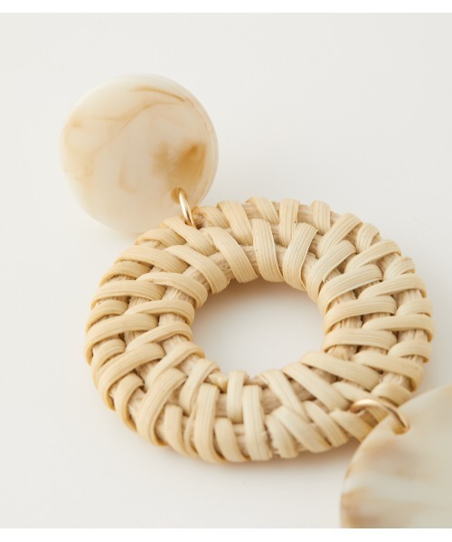 AZUL by moussy（アズールバイマウジー）の「MARBLE ROUND RATTAN EARRINGS/マーブルラウンドラタンピアス（ピアス（両耳用）・レディース・グリーン系その他2/ベージュ系その他・FREE）」の11枚目の写真