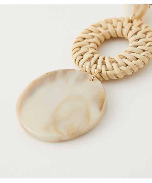 AZUL by moussy（アズールバイマウジー）の「MARBLE ROUND RATTAN EARRINGS/マーブルラウンドラタンピアス（ピアス（両耳用）・レディース・グリーン系その他2/ベージュ系その他・FREE）」の10枚目の写真
