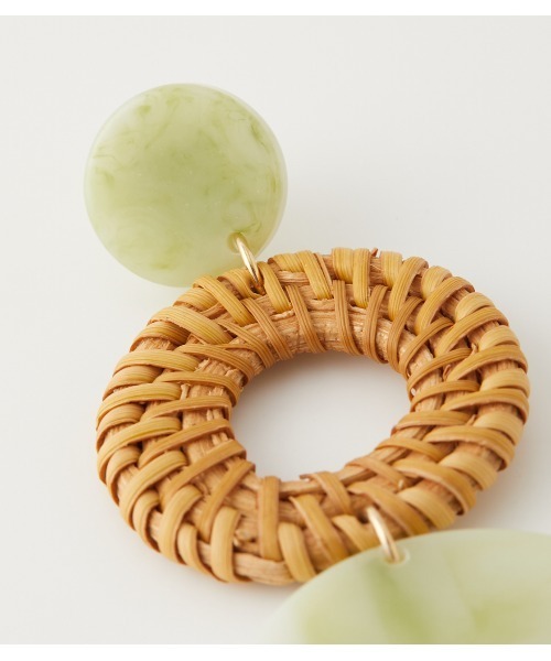 AZUL by moussy（アズールバイマウジー）の「MARBLE ROUND RATTAN EARRINGS/マーブルラウンドラタンピアス（ピアス（両耳用）・レディース・グリーン系その他2/ベージュ系その他・FREE）」の5枚目の写真