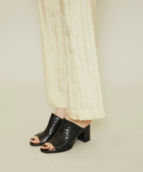 muller of yoshiokubo(ミュラーオブヨシオクボ)の「【muller of yoshiokubo(ミュラーオブヨシオクボ)】Luster straight pants/ラスターストレートパンツ MLS21409(その他パンツ・レディース・イエロー/グリーン・36/38)」の16枚目の写真