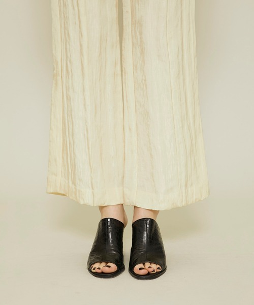 muller of yoshiokubo(ミュラーオブヨシオクボ)の「【muller of yoshiokubo(ミュラーオブヨシオクボ)】Luster straight pants/ラスターストレートパンツ MLS21409(その他パンツ・レディース・イエロー/グリーン・36/38)」の22枚目の写真