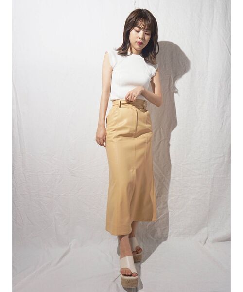 MERCURYDUO(マーキュリーデュオ)の「フェイクレザータイトロングスカート(スカート・レディース・アイボリー/ベージュ・SMALL/MEDIUM)」の7枚目の写真