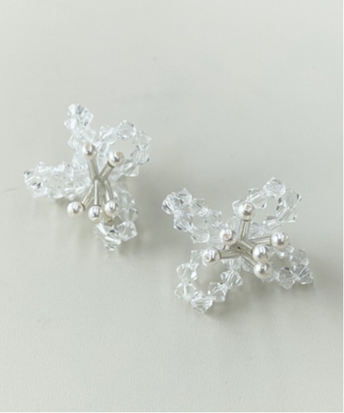VINTAGE HOLLYWOOD(ビンテージハリウッド)の「【VINTAGE HOLLYWOOD】PETAL HANDCRAFT EARRING / ヴィンテージハリウッド ペタル ハンドクラフト ビーズ イヤリング ピアス(ピアス(両耳用)・レディース・ホワイト/スカイブルー/イエロー/ピンク・FREE)」の2枚目の写真
