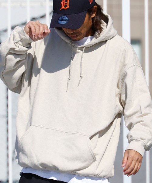 GILDAN（ギルダン）の「GILDAN/ギルダン オーバーサイズ 裏起毛スウェットプルオーバーパーカー（パーカー・メンズ・ホワイト/ブラック/グレー/ネイビー/マルーン/ロイヤルブルー/パープル/サンドベージュ/ライトブルー/ミント/レッド/オレンジ/カーキ/ライム・XL/2XL/M/L/S）」の5枚目の写真