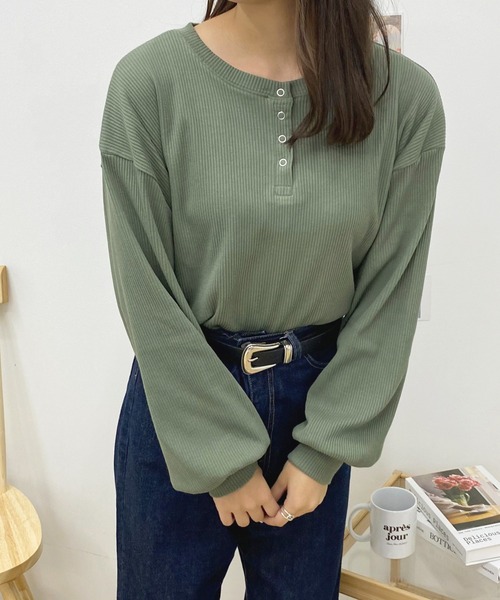 apres jour(アプレジュール)の「袖ボリュームヘンリプルオーバー【ZOZOTOWN限定アイテム】(Tシャツ/カットソー・レディース・アイボリー/モカ/グリーン/ブラック・フリー/X-LARGE)」の4枚目の写真