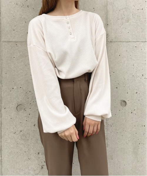 apres jour(アプレジュール)の「袖ボリュームヘンリプルオーバー【ZOZOTOWN限定アイテム】(Tシャツ/カットソー・レディース・アイボリー/モカ/グリーン/ブラック・フリー/X-LARGE)」の2枚目の写真