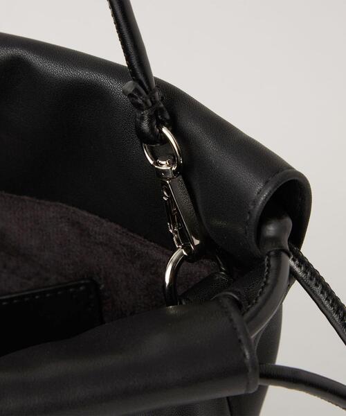 green label relaxing（グリーンレーベルリラクシング）の「ツイストハンドル 2WAY バッグ M（ショルダーバッグ・レディース・ブラック/ブラウン/その他1・FREE）」の12枚目の写真