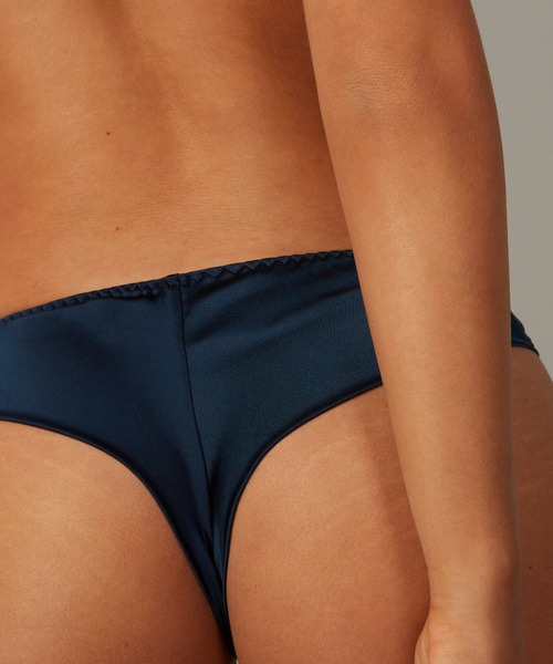 Intimissimi(インティミッシミ)の「シルク ブラジリアン(ショーツ・レディース・ブラック/ピンクゴールド/ブルー/アイボリー・L/S/XS/M)」の13枚目の写真