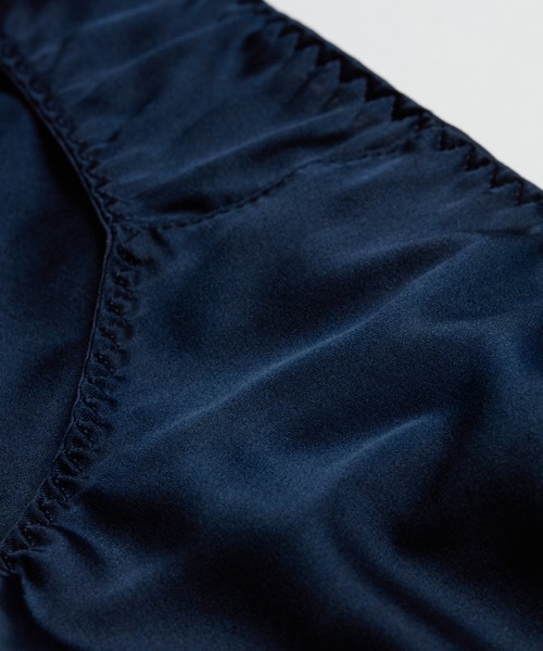 Intimissimi(インティミッシミ)の「シルク ブラジリアン(ショーツ・レディース・ブラック/ピンクゴールド/ブルー/アイボリー・L/S/XS/M)」の11枚目の写真