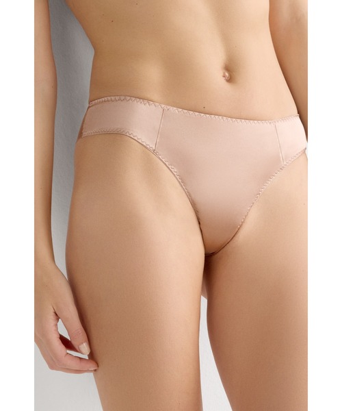 Intimissimi(インティミッシミ)の「シルク ブラジリアン(ショーツ・レディース・ブラック/ピンクゴールド/ブルー/アイボリー/レッド・L/S/XS/M)」の17枚目の写真