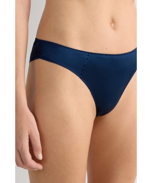Intimissimi(インティミッシミ)の「シルク ブラジリアン(ショーツ・レディース・ブラック/ピンクゴールド/ブルー/アイボリー/レッド・L/S/XS/M)」の22枚目の写真