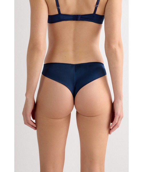 Intimissimi(インティミッシミ)の「シルク ブラジリアン(ショーツ・レディース・ブラック/ピンクゴールド/ブルー/アイボリー/レッド・L/S/XS/M)」の21枚目の写真