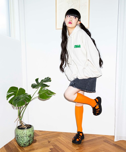 PUNYUS（プニュズ）の「CRASH PCパーカー（パーカー・レディース・オートミール/ブルー/ブラック/ライム・3/4）」の5枚目の写真