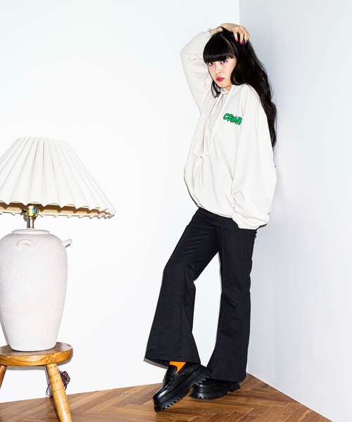 PUNYUS（プニュズ）の「CRASH PCパーカー（パーカー・レディース・オートミール/ブルー/ブラック/ライム・3/4）」の8枚目の写真