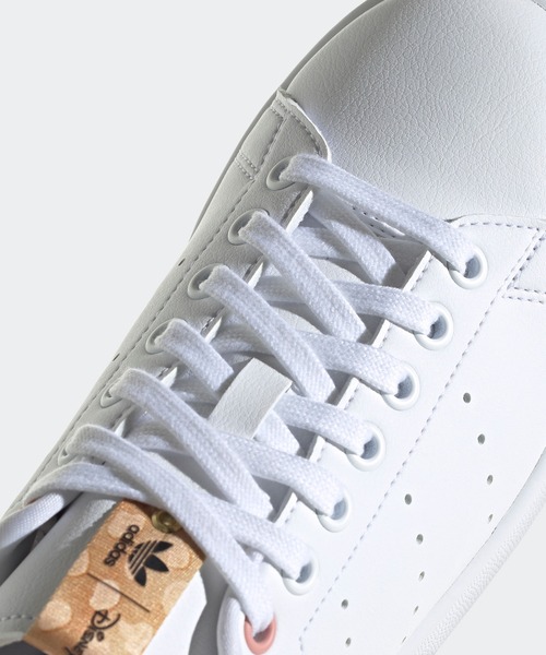 adidas（アディダス）の「ディズニー スタンスミス [Disney Stan Smith] アディダスオリジナルス（スニーカー・レディース・ホワイト・23.0cm/23.5cm/24.0cm/24.5cm/25.0cm/25.5cm/26.0cm/26.5cm/27.0cm/27.5cm/28.0cm/22.0cm/22.5cm）」の6枚目の写真