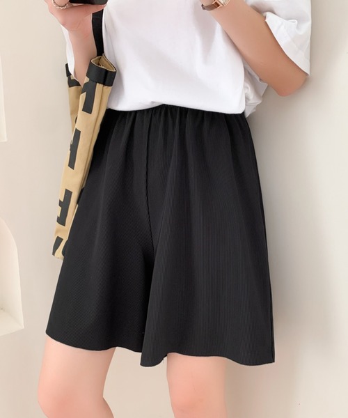ABITOKYO(アビトーキョー)の「ワイドシルエット五分丈プリーツショートパンツ(その他パンツ・レディース・ブラック/カーキ/ブルー・M/S)」の2枚目の写真