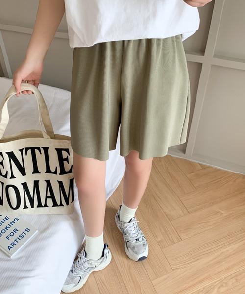 ABITOKYO(アビトーキョー)の「ワイドシルエット五分丈プリーツショートパンツ(その他パンツ・レディース・ブラック/カーキ/ブルー・M/S)」の4枚目の写真