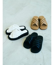 ボリュームクロスサンダル