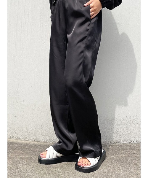 ENVYM（アンビー）の「ボリュームクロスサンダル（サンダル・レディース・ベージュ/ブラック/ホワイト・22.5cm/23.5cm/24.5cm）」の4枚目の写真