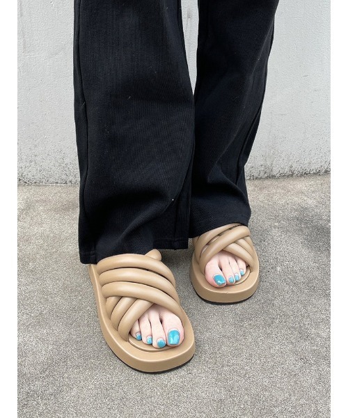 ENVYM（アンビー）の「ボリュームクロスサンダル（サンダル・レディース・ベージュ/ブラック/ホワイト・22.5cm/23.5cm/24.5cm）」の7枚目の写真