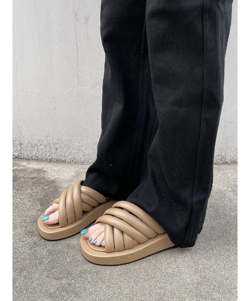 ENVYM（アンビー）の「ボリュームクロスサンダル（サンダル・レディース・ベージュ/ブラック/ホワイト・22.5cm/23.5cm/24.5cm）」の12枚目の写真