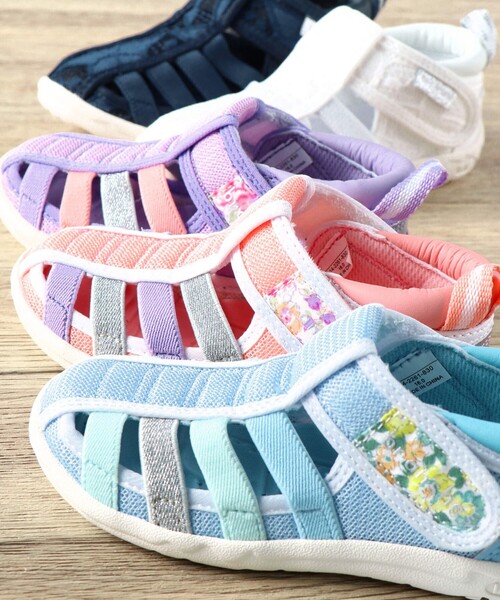 IFME(イフミー)の「IFME/イフミーコラボ花柄ウォーターシューズ(サンダル・キッズ・ピンク/ラベンダー/サックスブルー・19.0cm/14.0cm/16.0cm/18.0cm/15.0cm/20.0cm/21.0cm/14.5cm/17.0cm)」の6枚目の写真