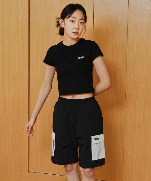 FCMM(エフシーエムエム)の「WOMENS SHORT-SLEEVE CROP T-SHIRT/ウーマンショートスリーブクロップTシャツ(シャツ/ブラウス・レディース・ホワイト/ブラック・SMALL/MEDIUM)」の14枚目の写真