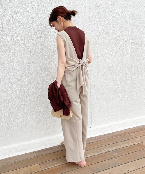 natural couture（ナチュラルクチュール）の「WEB限定サイズあり/バックリボンおしゃれワイドサロペ（サロペット/オーバーオール・レディース・ブラック/ブラウン/ベージュ・SMALL/MEDIUM）」の3枚目の写真