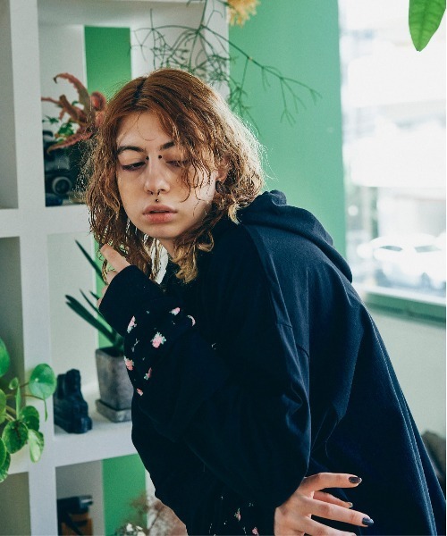 RNA（アールエヌエー）の「M1936 EYESルーズフーディー（パーカー・レディース・ブラック/ベージュ/ホワイト・MEDIUM）」の14枚目の写真